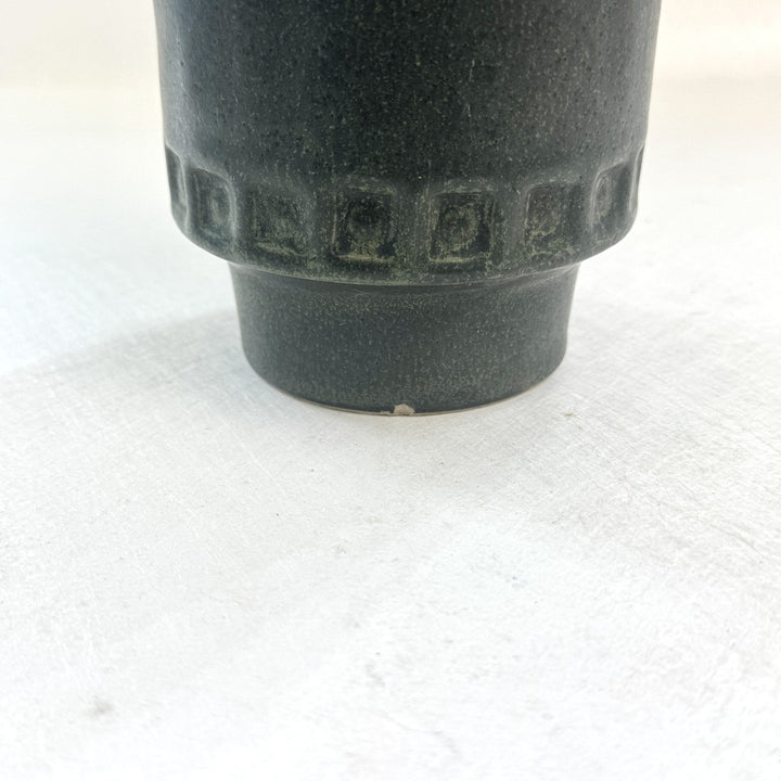 n04990