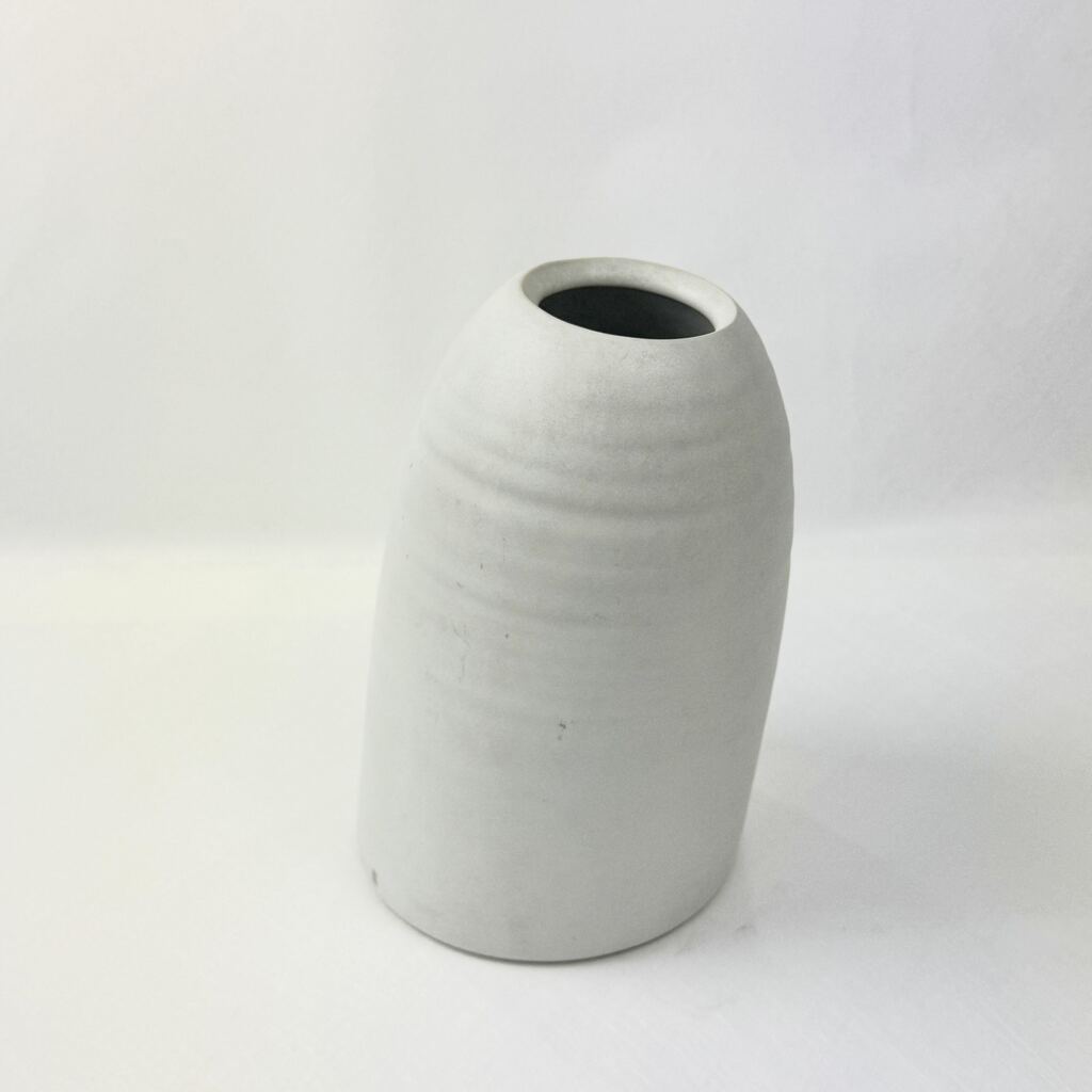 n05799