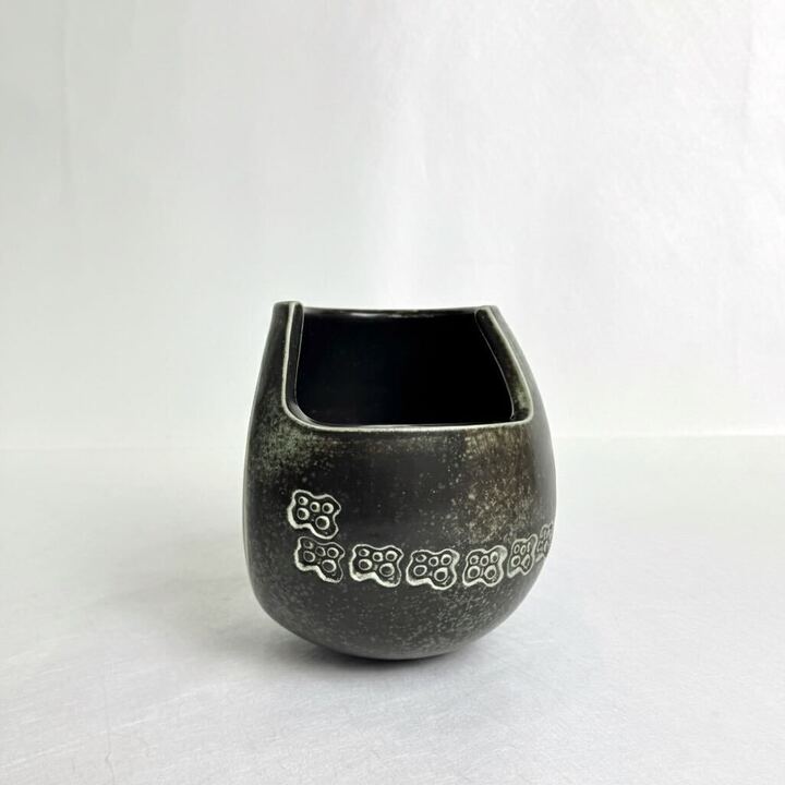 o03809