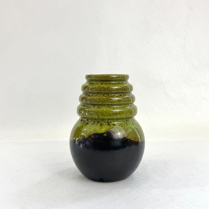 n04569