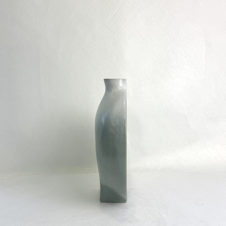 n04960