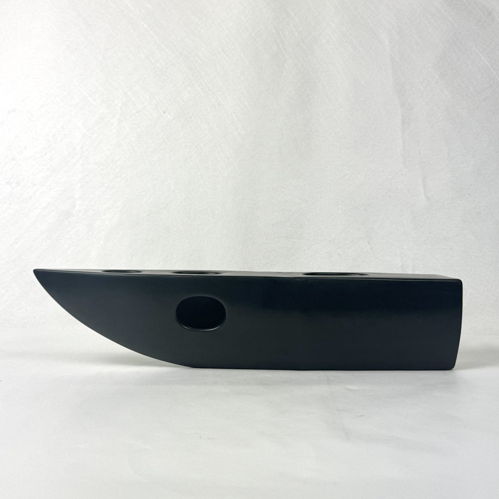 n05256