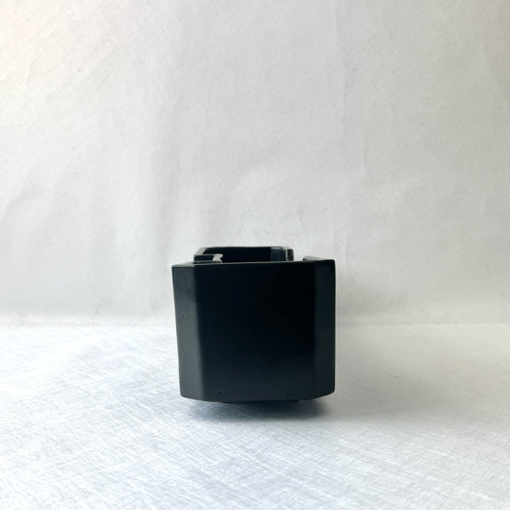 m05562